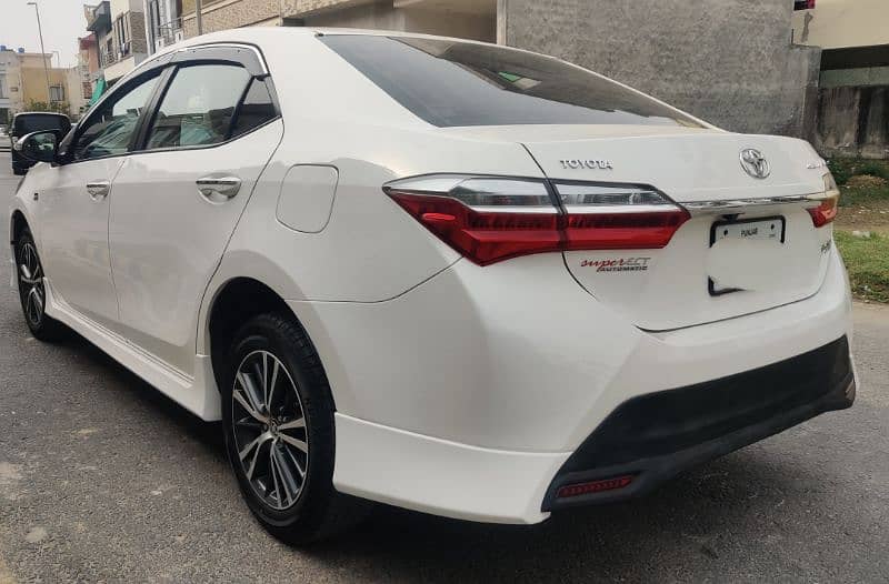 Toyota Corolla Altis 2022 4