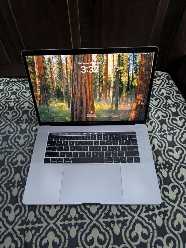 MacBook Pro 2019 32/512 0