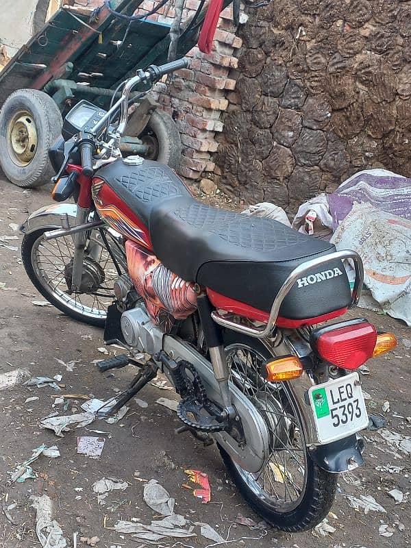 Honda bike in good condition final price. 1