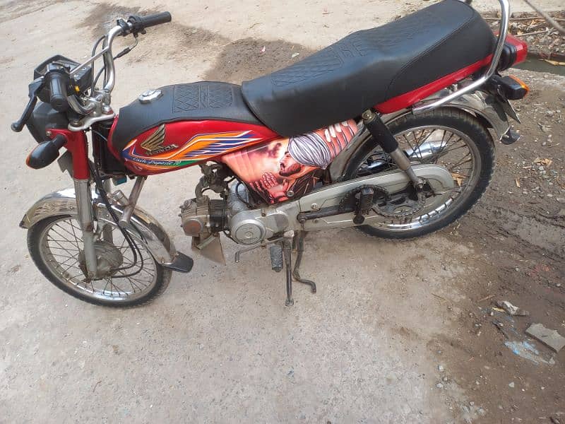 Honda bike in good condition final price. 3