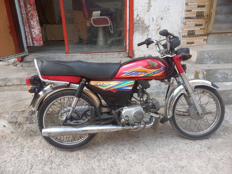 Honda bike in good condition final price. 4