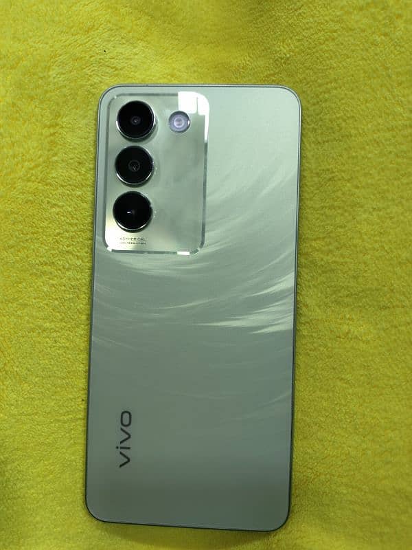 Vivo Y100 1