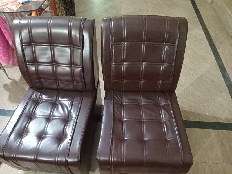 I am selling sofa or carpet or single sofa 9