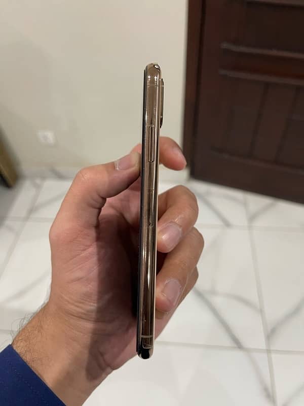 iphone XS 3