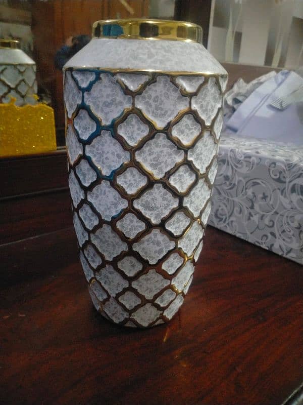 vase marble 2