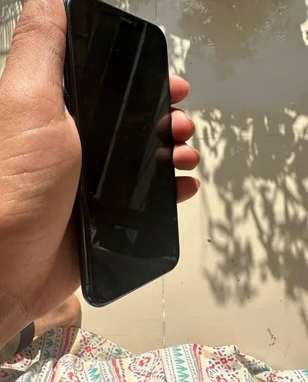 IPhone 11 pro factory unlock Exchange possible 6