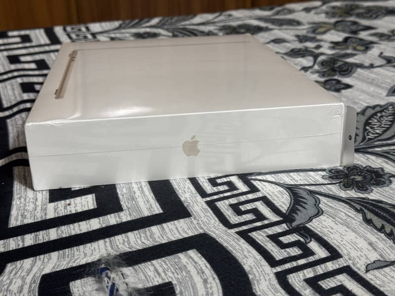 Brand New MacBook Air with Apple M2 Chip 3