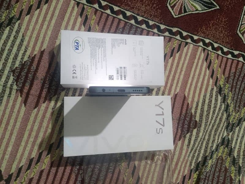 vivo y17s 4+4 128gp. 3 month warranty 5