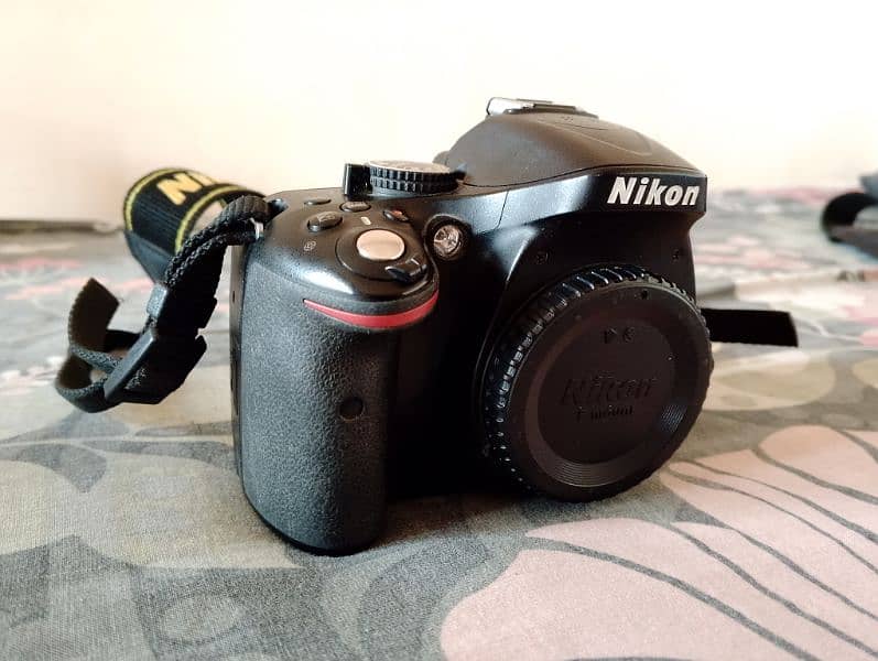 Nikon D5200 with Box - Family Used Camera 1