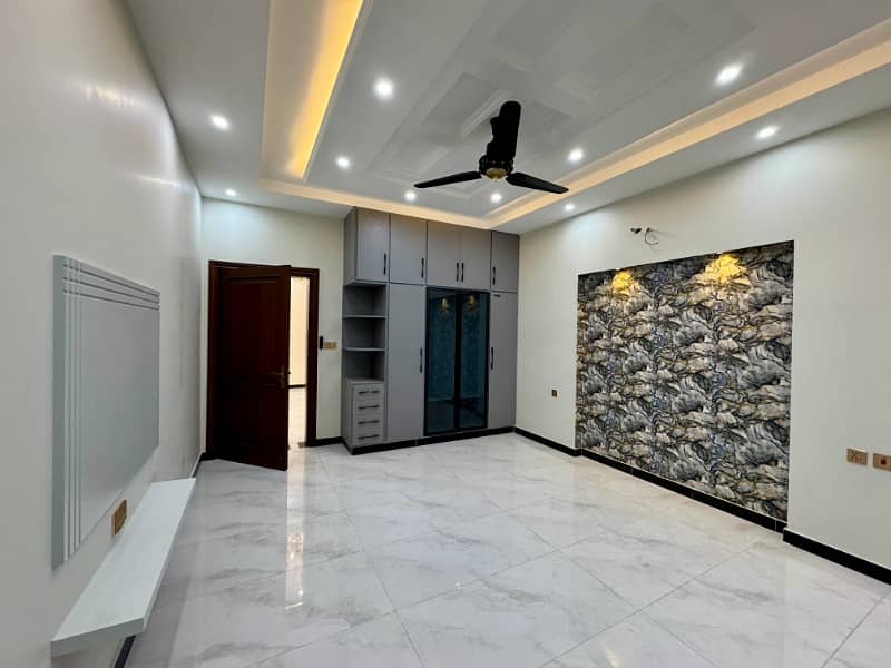 10 Marla Ultra Modern House for Sale in Citi Housing Gujranwala 29