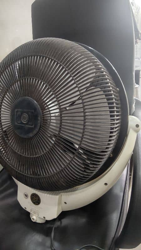 2 Royal Fans Louver Bracket Fan 4