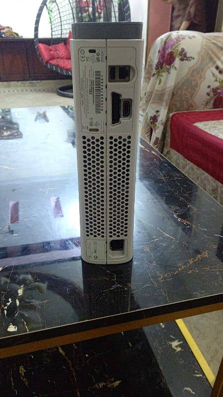 Xbox 360 with wireless controller 1