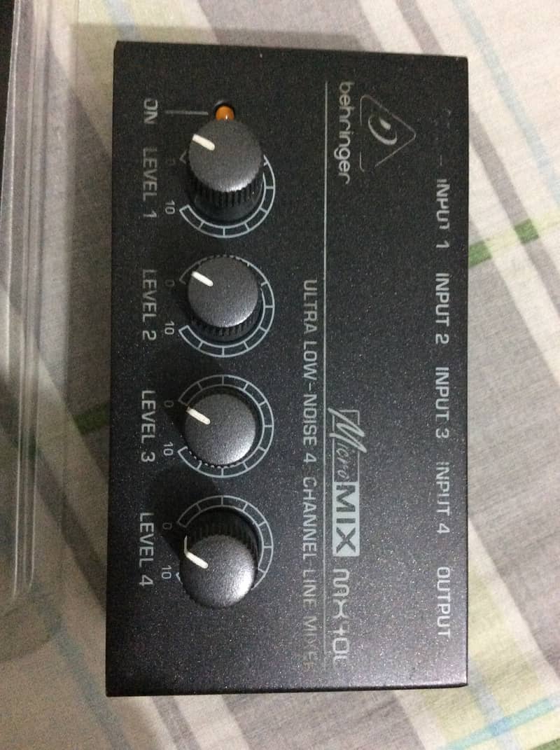 Behringer MIcroMix MX-400 3