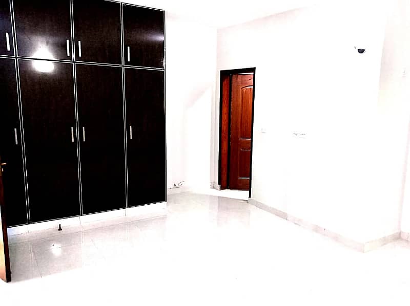 Don't miss out this beautiful apartment (For Rent) 4