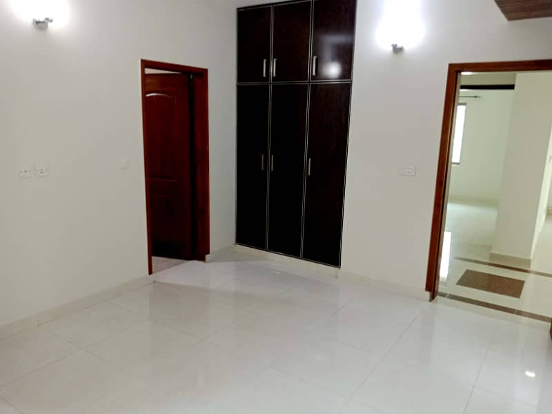 Don't miss out this beautiful apartment (For Rent) 6