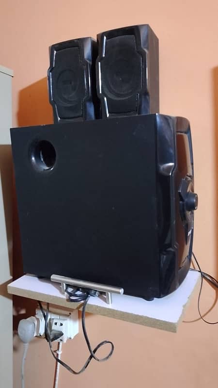 Xpod BT 1200 speakers 1