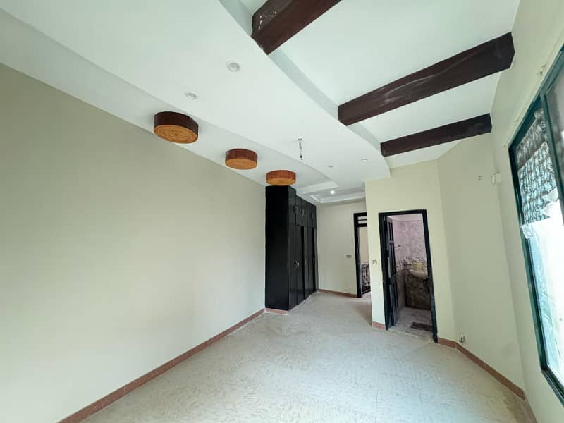 7 Marla house for Sale at kacha Lawrence Road 12