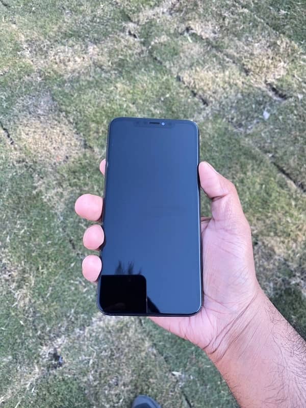 iPhone 11 Pro Max 1