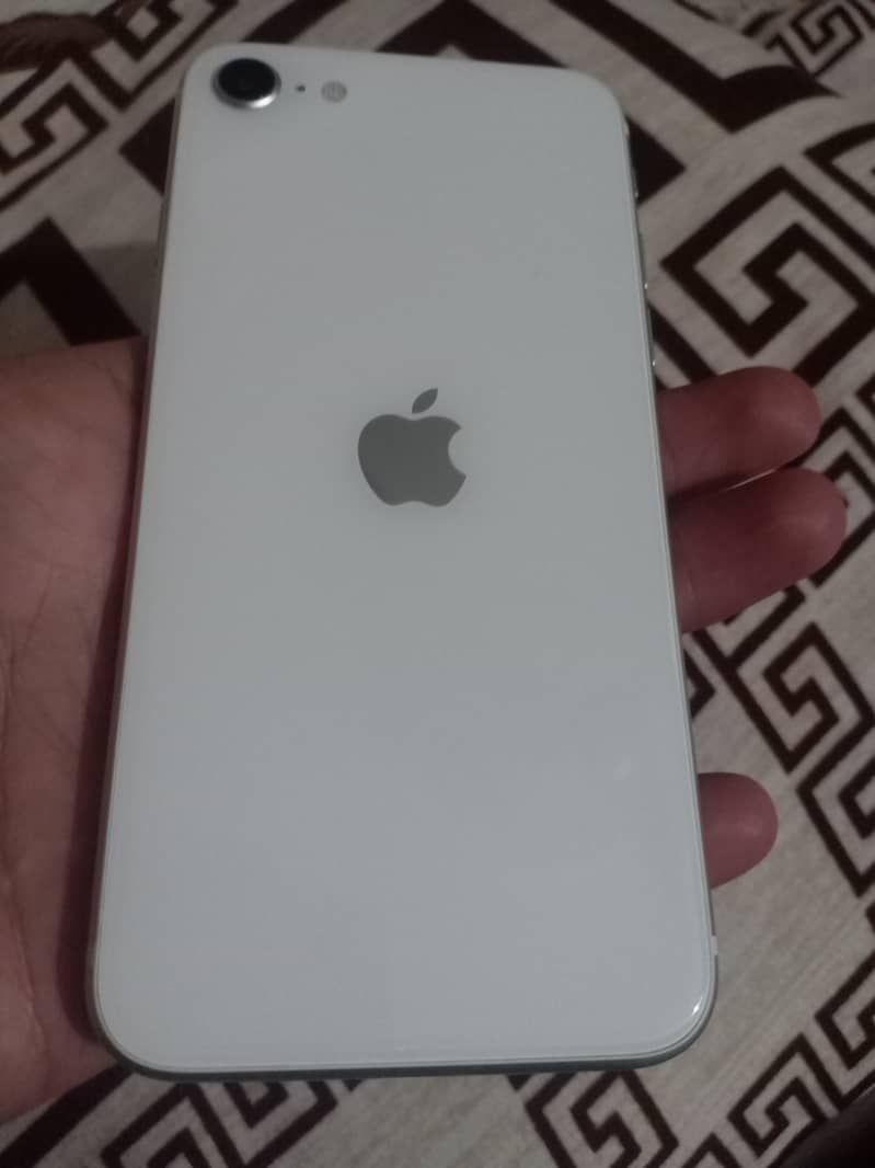 Iphone SE 2020 , Mint Condition 3