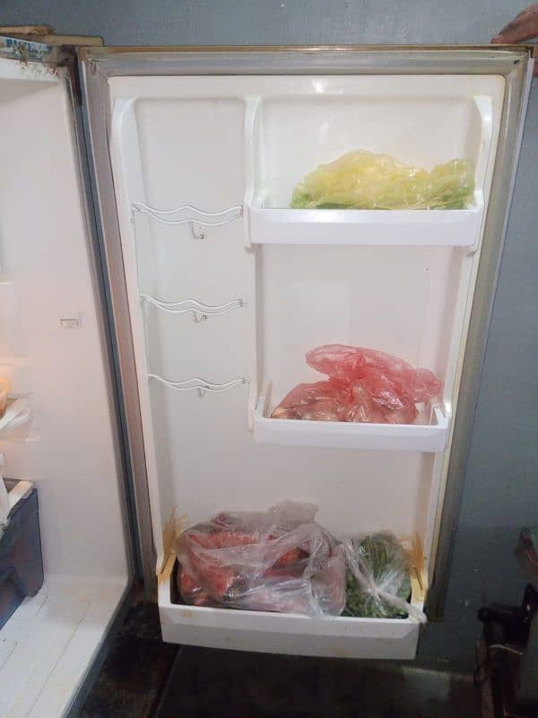 Kenwood fridge 5