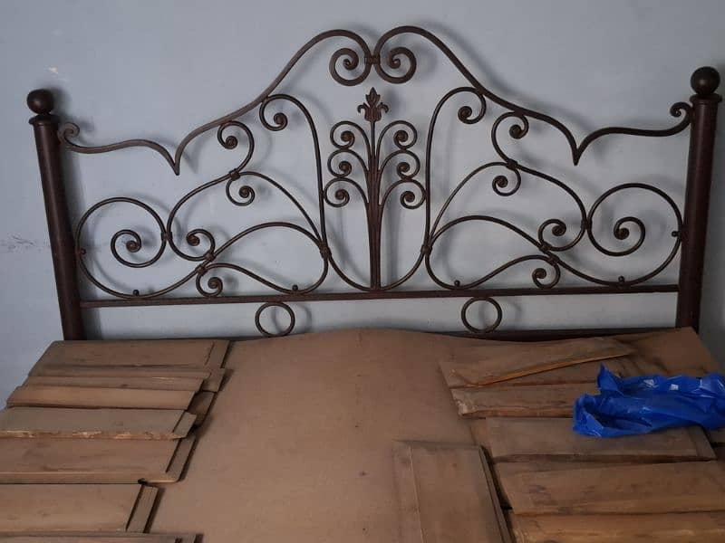 iron double bed and wooden almari 1