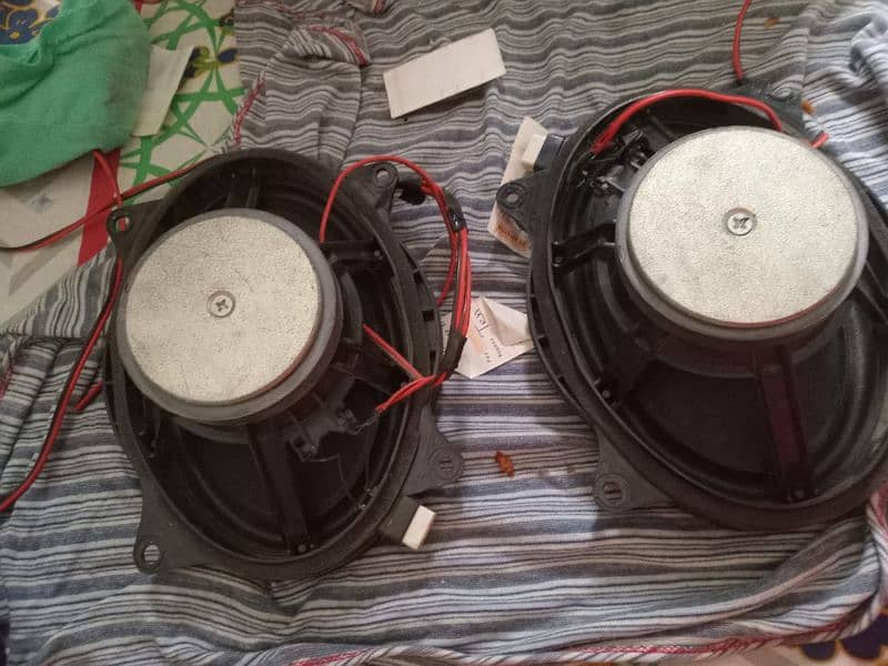 Emplifier and speakers 5