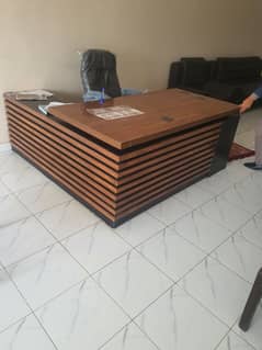 Exucutive table