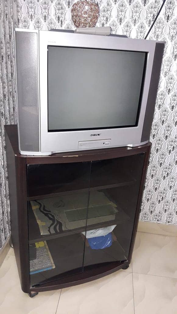 TV TROLLEY (LIKE BRAND NEW) 1