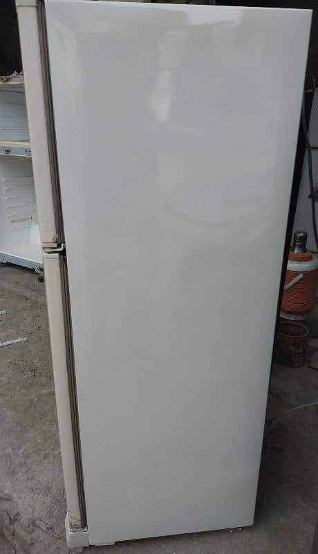 Dawlance refrigerator/fridge medium size new model good condition 2