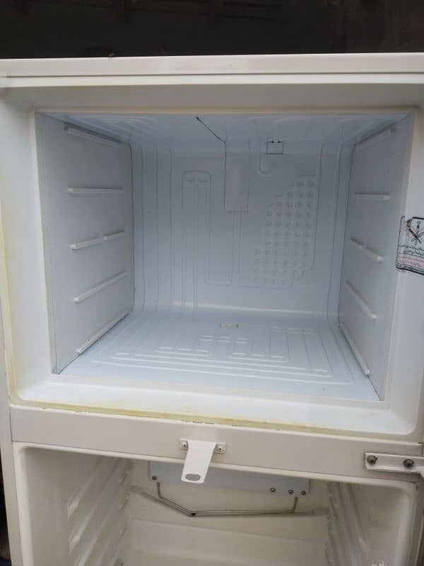 Dawlance refrigerator/fridge medium size new model good condition 4