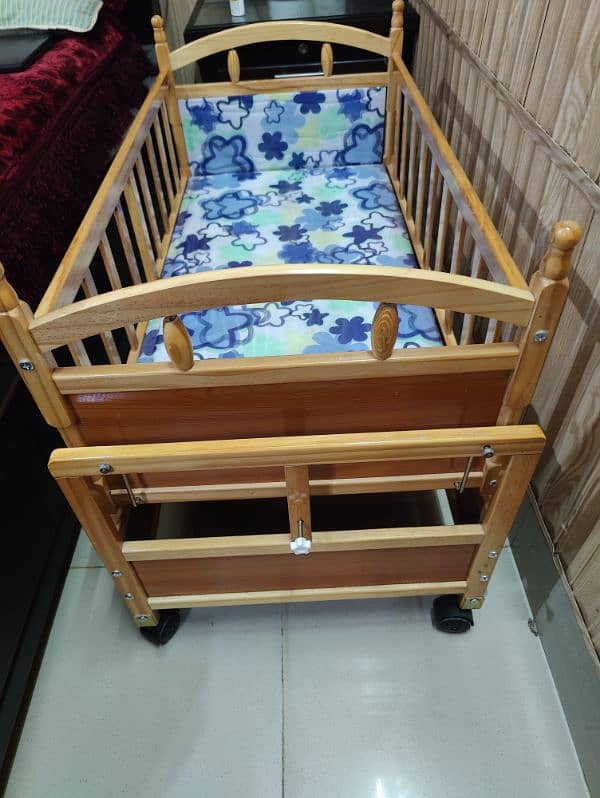 Baby Cot with Swing 1