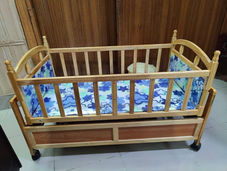 Baby Cot with Swing 2