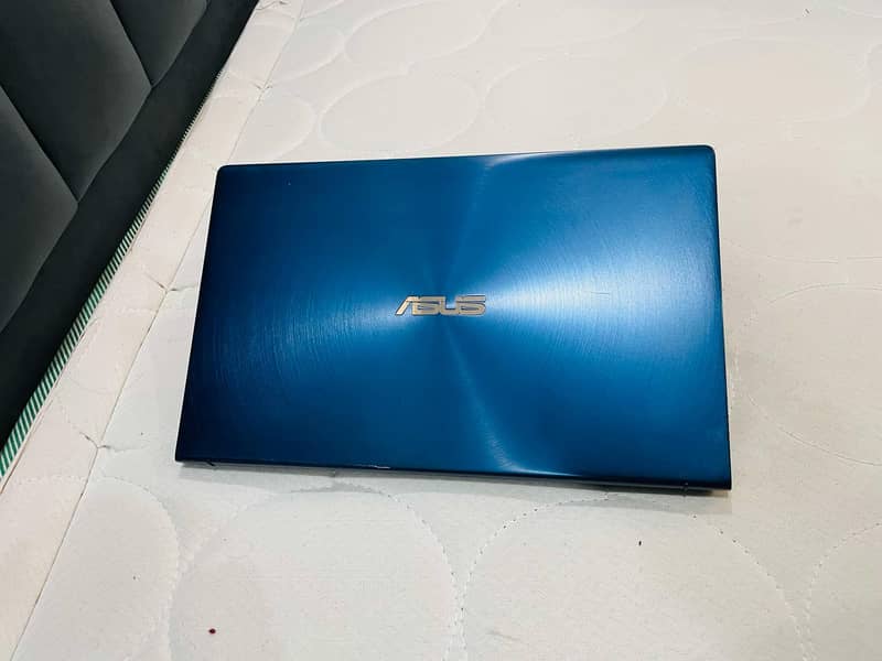 ASUS ZenBook 14 Ultra-Slim Laptop NanoEdge Bezel Dual ScreenPad. . 5