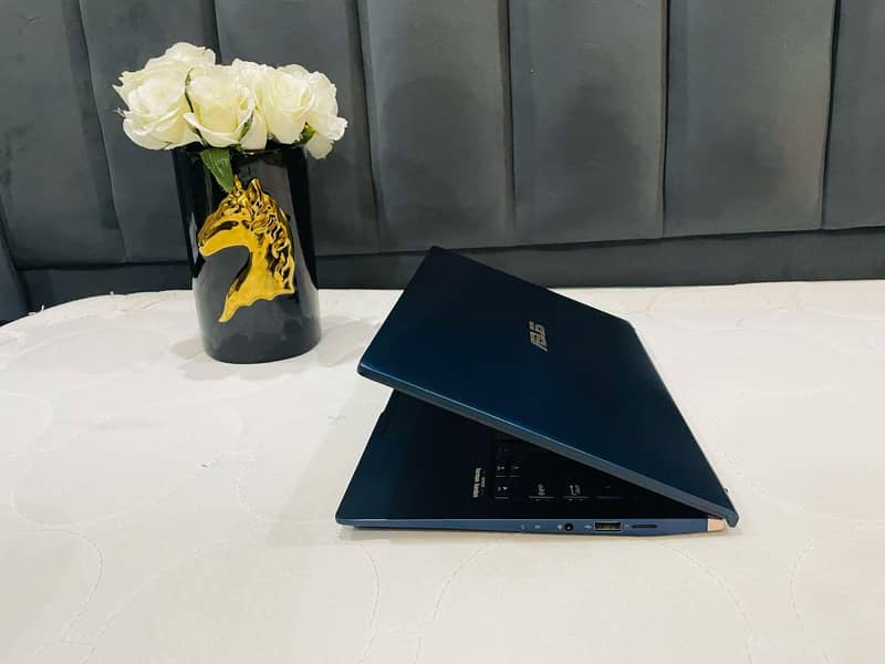 ASUS ZenBook 14 Ultra-Slim Laptop NanoEdge Bezel Dual ScreenPad. . 9