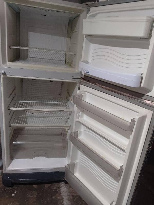 Dawlance Fridge, For Sale, in good condition, running condition 5