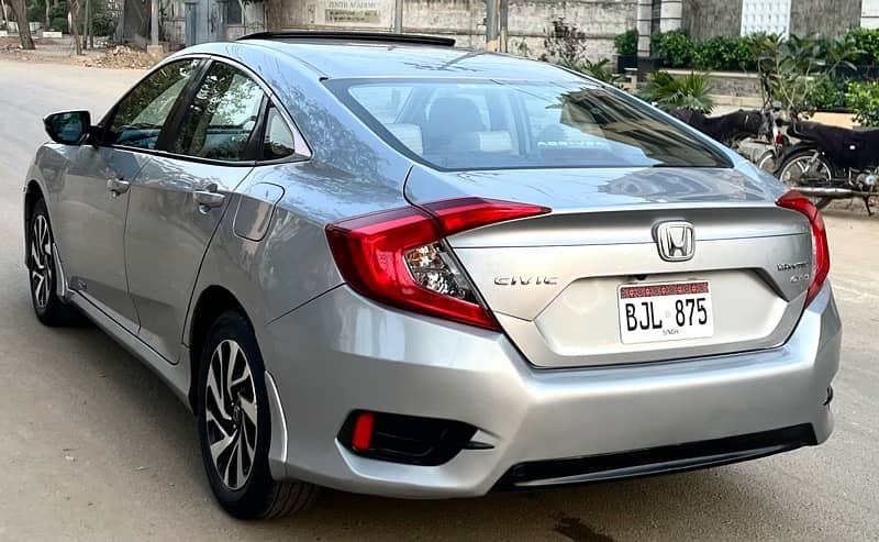 Honda Civic 1.8 oriel cvt top of the line Model 2017 5