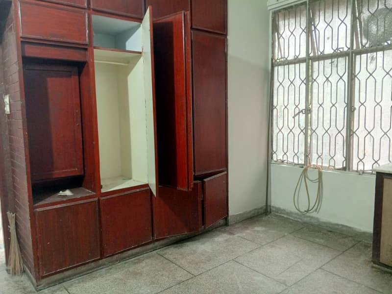 UPPER PORTION AVAILABLE FOR RENT IN GULSHAN BLOCK 6