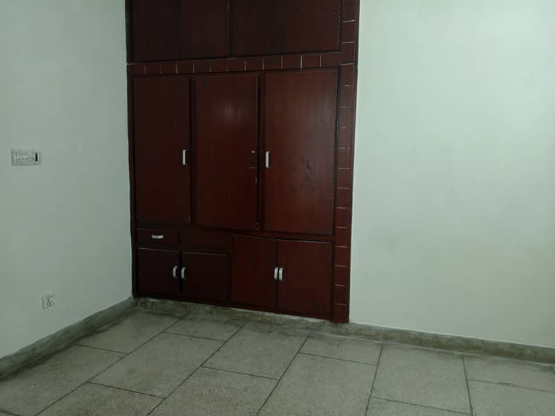 UPPER PORTION AVAILABLE FOR RENT IN GULSHAN BLOCK 9