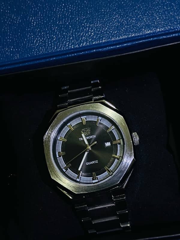 Silver mans watch 1