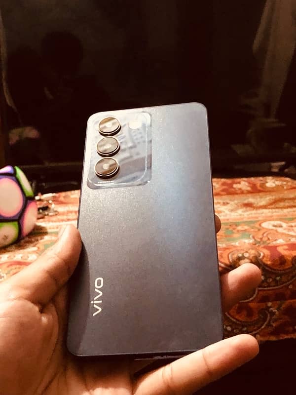 vivo y100 complete box  256gb 11 monthwarranty 0