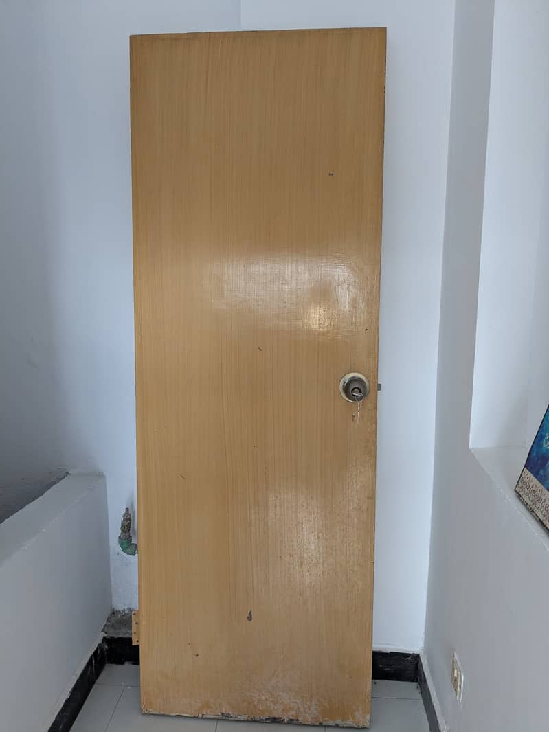 2 Wooden doors 0