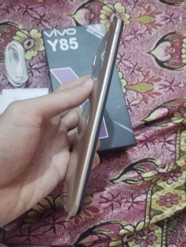 vivo y85 4/64Gb 6