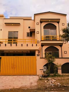 Umer Block 7 Marla Double Storey Single Unit House Near To Bahria International Hospital With Gas Available For Rent In Bahria Town Phase 8