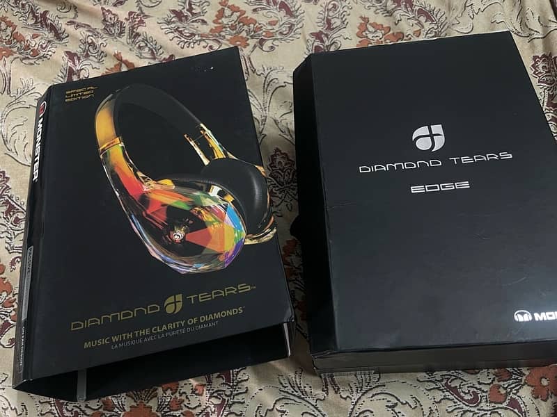 Monster diamond tear headphone very rare. 4