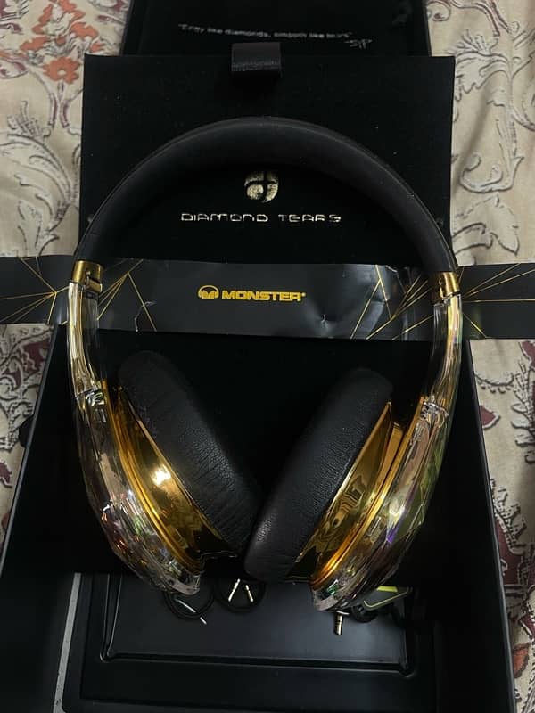 Monster diamond tear headphone very rare. 5