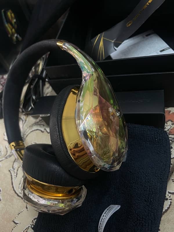 Monster diamond tear headphone very rare. 7