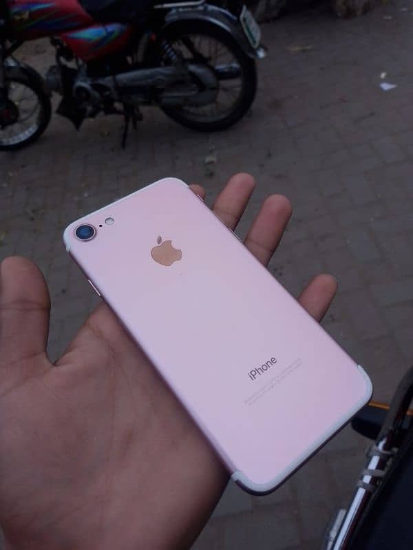 i phone 7 non 128gb all okay 67 health 0