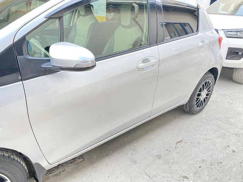 Toyota Vitz 2014/2017 3