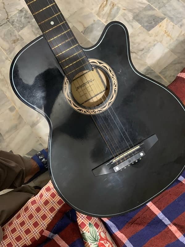 hyburg guitar almost its new 1