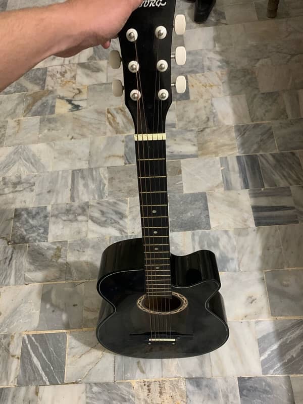 hyburg guitar almost its new 2